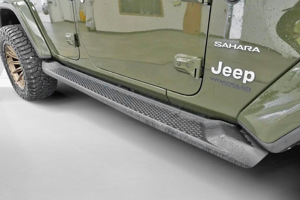 Used 2022 Jeep Wrangler Unlimited Sahara AWD/4WD image 36
