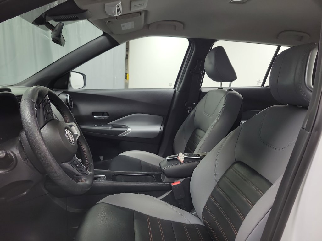 Used 2023 Nissan Kicks SR w/ SR Premium Package FWD image 15