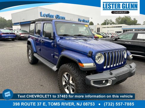 Used 2018 Jeep Wrangler Unlimited Sahara w/ Safety Group AWD/4WD image 1