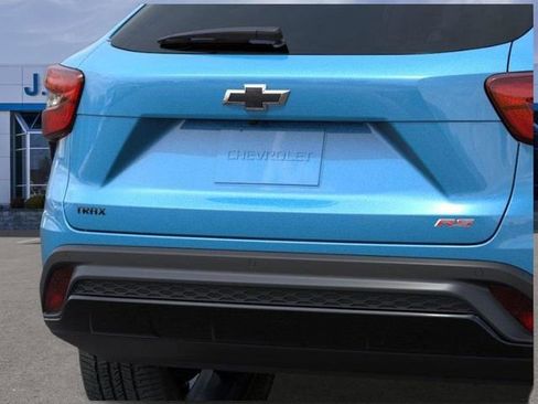 New 2026 Chevrolet Trax RS w/ Sunroof Package FWD image 14