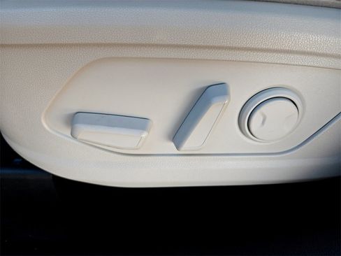 Used 2025 Kia Sorento EX image 28