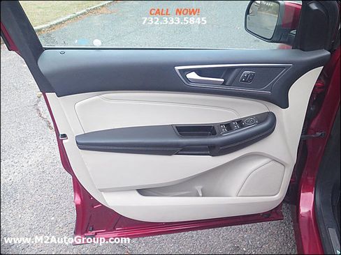 Used 2018 Ford Edge Titanium w/ Technology Package image 16