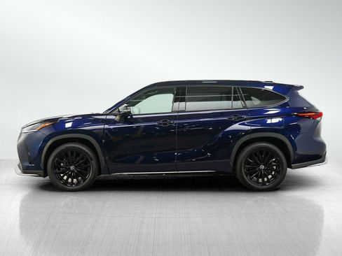 Used 2025 Toyota Highlander XSE AWD/4WD image 2