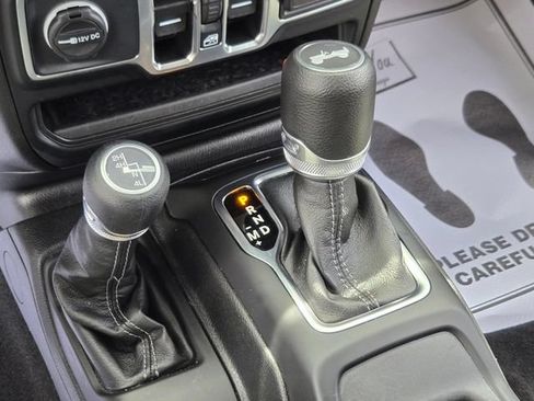 Used 2025 Jeep Wrangler Unlimited Sport AWD/4WD image 29