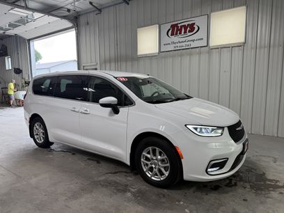 Used 2023 Chrysler Pacifica Touring-L