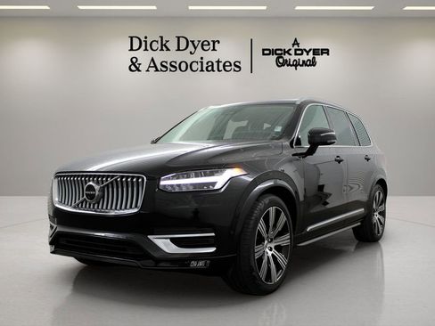 Used 2023 Volvo XC90 B6 Ultimate w/ Lounge Package image 7