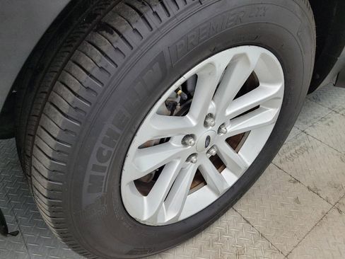 Used 2016 Ford Explorer XLT image 31