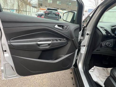 Used 2017 Ford C-MAX SE w/ Equipment Group 202A FWD image 22