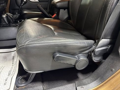 Used 2015 Jeep Wrangler Unlimited Sahara image 13