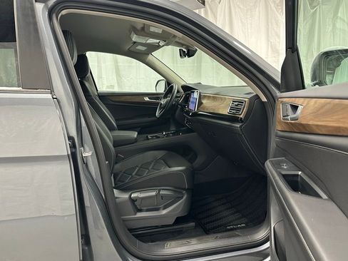 Used 2025 Volkswagen Atlas SE image 60