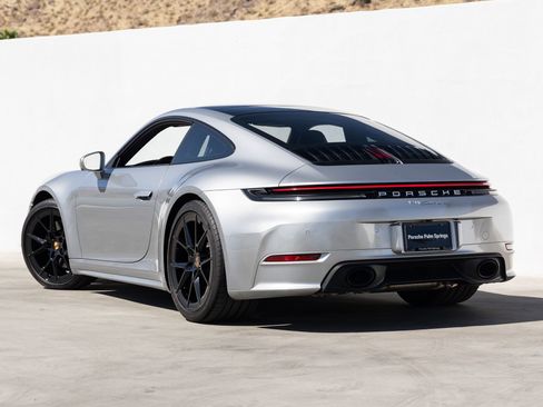 Certified 2025 Porsche 911 Carrera RWD image 3