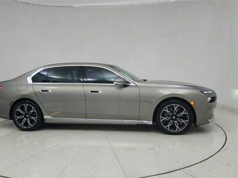 Used 2025 BMW i7 eDrive50 image 67