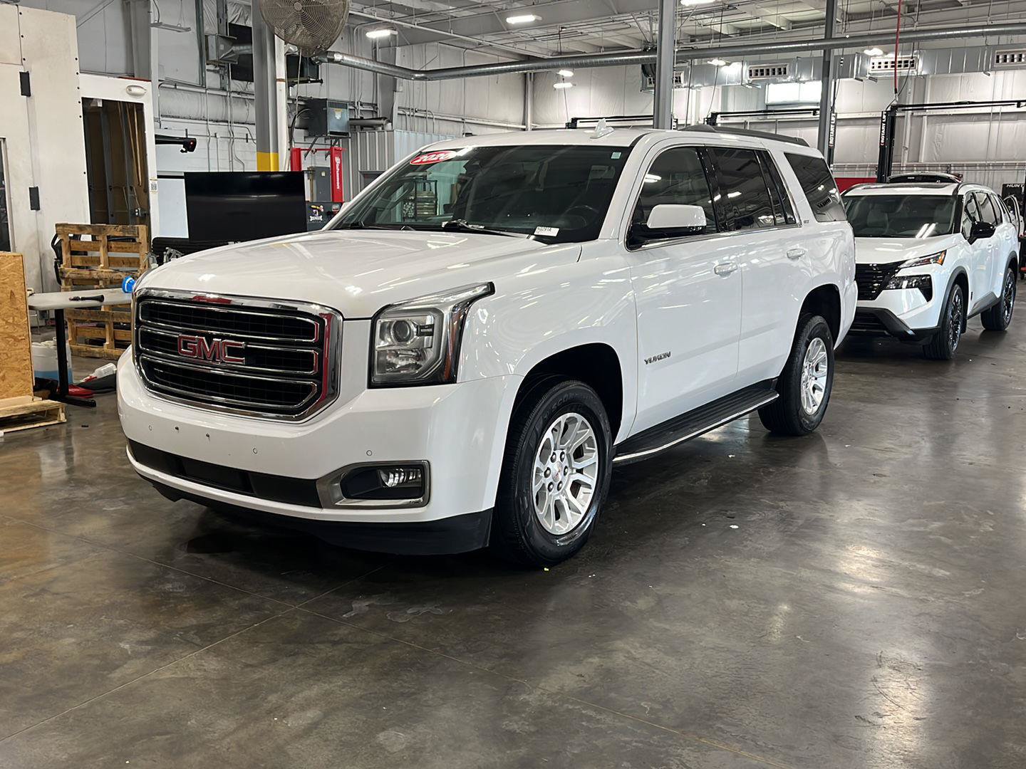 Used 2020 GMC Yukon SLT AWD/4WD image 1