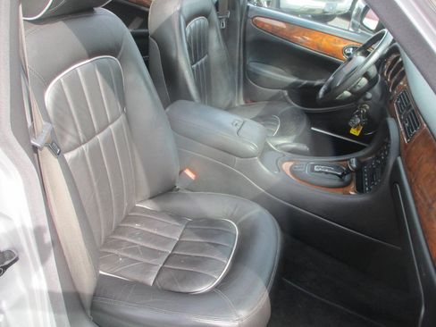 Used 2001 Jaguar XJ8 image 7