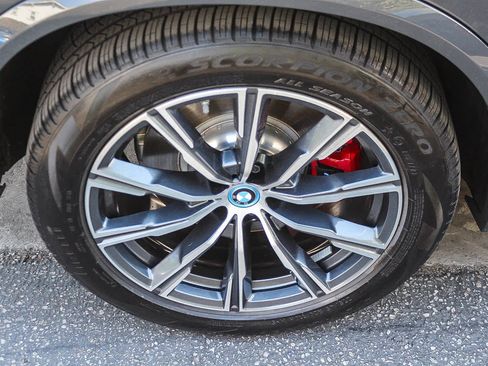 Used 2024 BMW X5 xDrive50e w/ M Sport Package AWD/4WD image 8