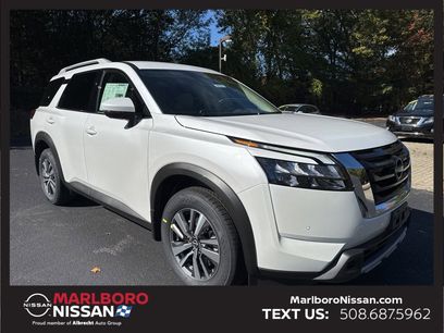 New 2025 Nissan Pathfinder SL w/ Cargo Package