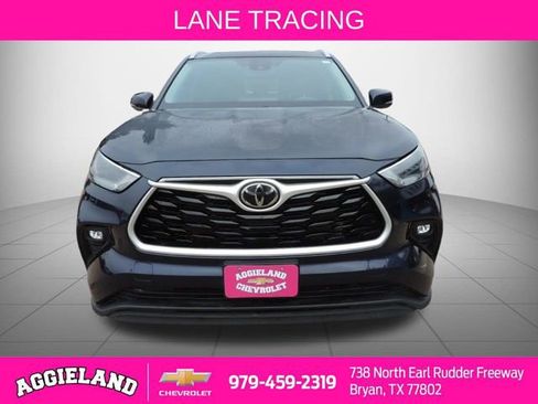 Used 2022 Toyota Highlander XLE image 9