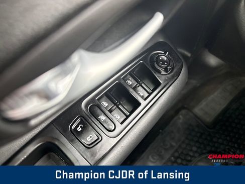 Used 2023 Jeep Renegade Latitude image 13