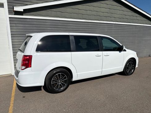 Used 2019 Dodge Grand Caravan GT FWD image 4