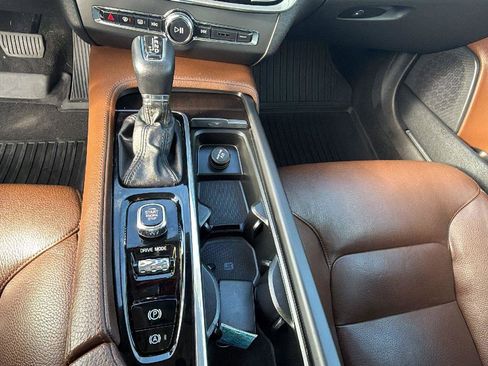 Used 2019 Volvo S90 T6 Momentum w/ Advanced Package image 17