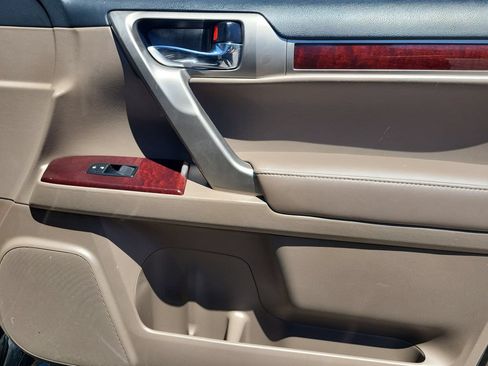Used 2018 Lexus GX 460 Premium w/ Premium Package AWD/4WD image 19