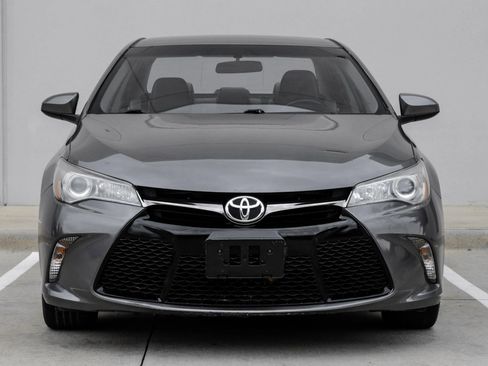 Used 2017 Toyota Camry SE w/ Protection Package (Q2) FWD image 5