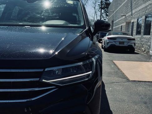 Used 2023 Volkswagen Tiguan SE w/ Panoramic Sunroof Package AWD/4WD image 3