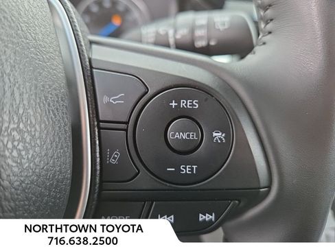 Used 2023 Toyota Venza LE image 40