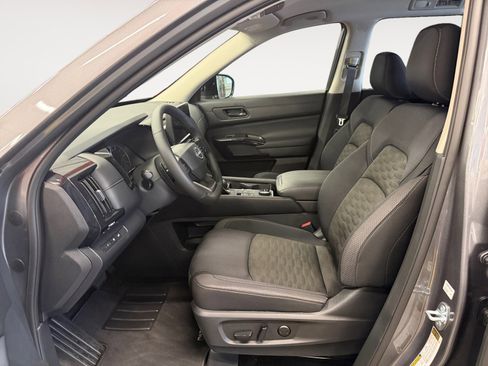 Used 2026 Nissan Pathfinder SV image 23