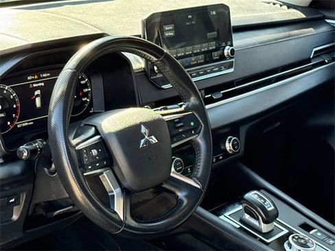 Used 2024 Mitsubishi Outlander SE Black Edition image 19