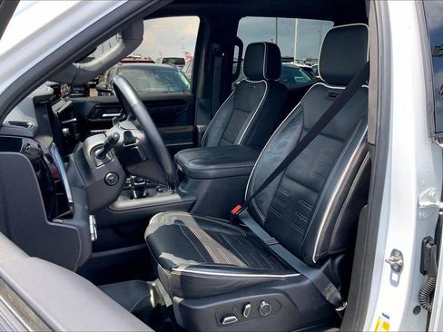 Used 2023 GMC Sierra 1500 AT4X AWD/4WD image 21