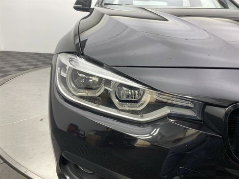 Used 2018 BMW 320i xDrive 320i xDrive w/ Sport Package image 18