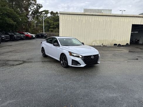 New 2025 Nissan Altima 2.5 SR w/ SR Premium Package image 3