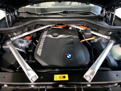 New 2026 BMW X5 xDrive50e image 16