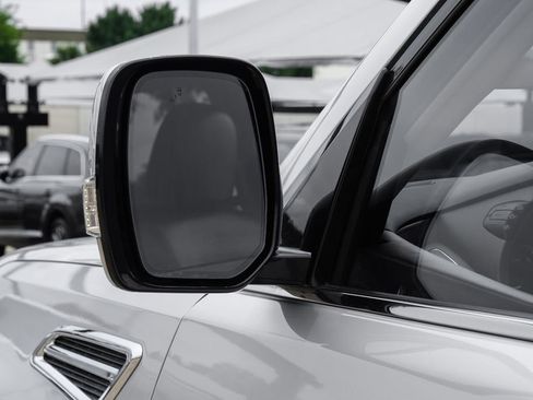 Used 2021 Nissan Armada SV AWD/4WD image 43