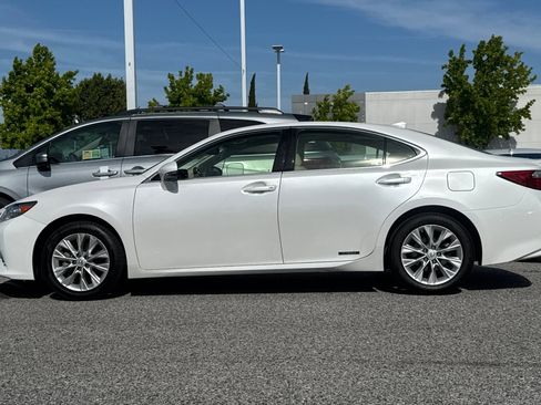 Used 2015 Lexus ES 300h w/ Navigation System Package FWD image 2
