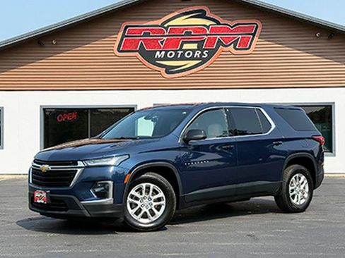 Used 2022 Chevrolet Traverse LS AWD/4WD image 3