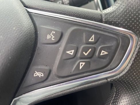 Used 2020 Chevrolet Equinox LS image 11