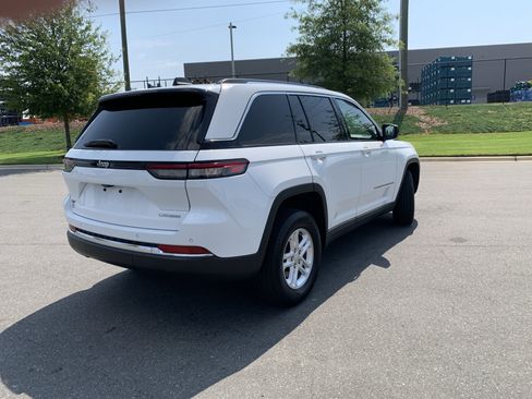 Certified 2023 Jeep Grand Cherokee Laredo w/ Luxury Tech Group I RWD image 11