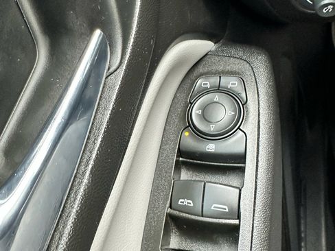 Used 2020 Chevrolet Equinox LS image 15