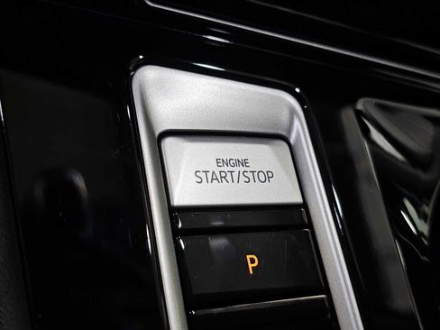 Used 2025 Volkswagen Atlas SEL AWD/4WD image 35