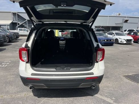 Used 2024 Ford Explorer XLT w/ Equipment Group 202A AWD/4WD image 15