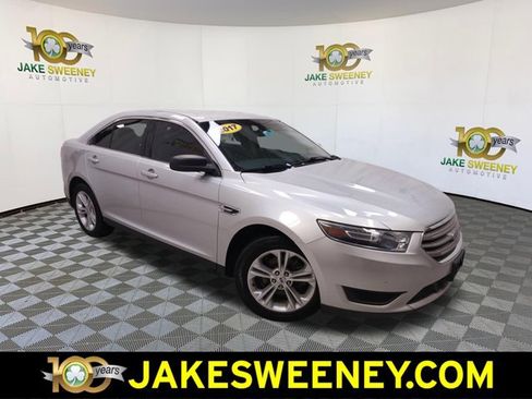 Used 2017 Ford Taurus SE image 1