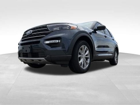 Used 2023 Ford Explorer XLT w/ Equipment Group 202A AWD/4WD image 5