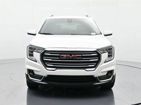 Used 2023 GMC Terrain SLT image 2