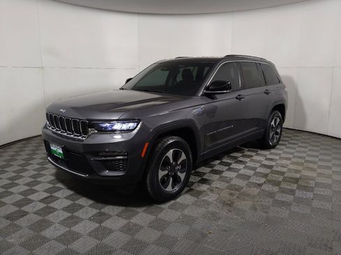 Used 2022 Jeep Grand Cherokee Limited 4xe image 2