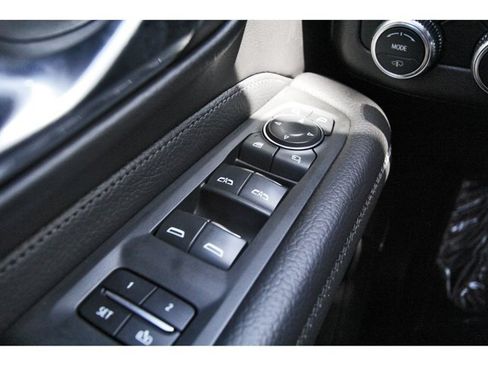 Used 2022 GMC Yukon Denali w/ Denali Ultimate Package RWD image 19
