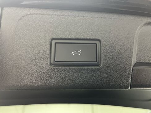 Used 2021 Volkswagen Atlas SE w/ Panoramic Sunroof Package image 32