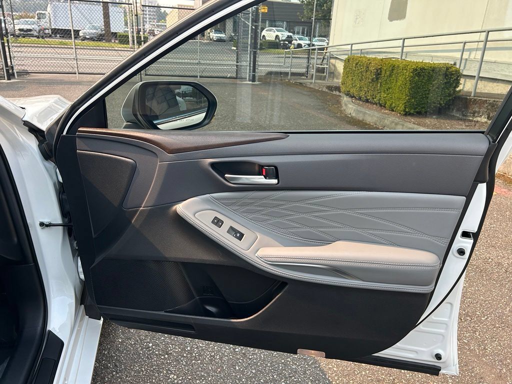 Used 2021 Toyota Avalon Limited w/ Advanced Safety Package FWD image 15