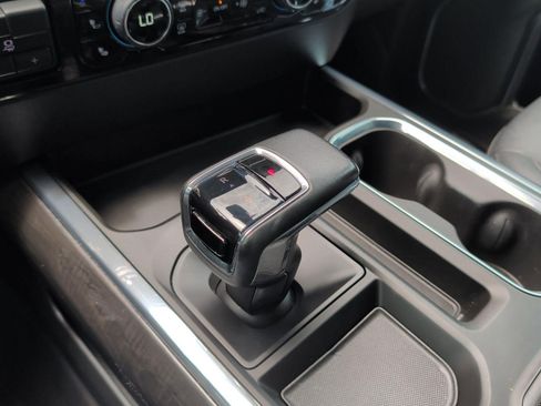 Used 2022 Chevrolet Silverado 1500 LTZ AWD/4WD image 21